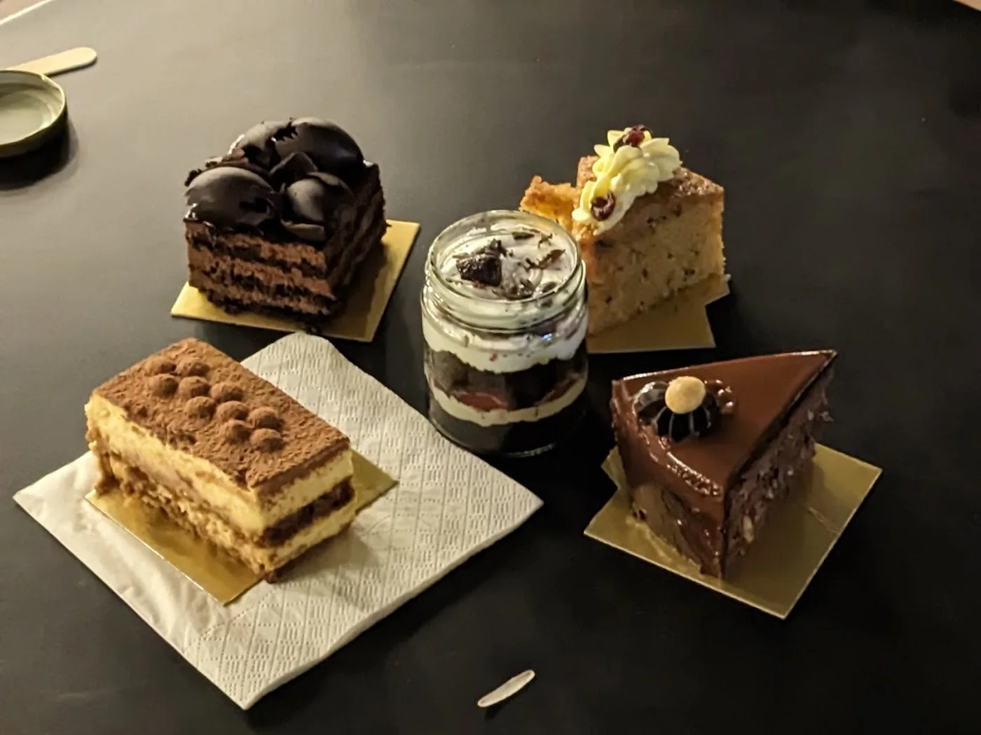 Assorted Muffins (Blueberry / Chocolate) image