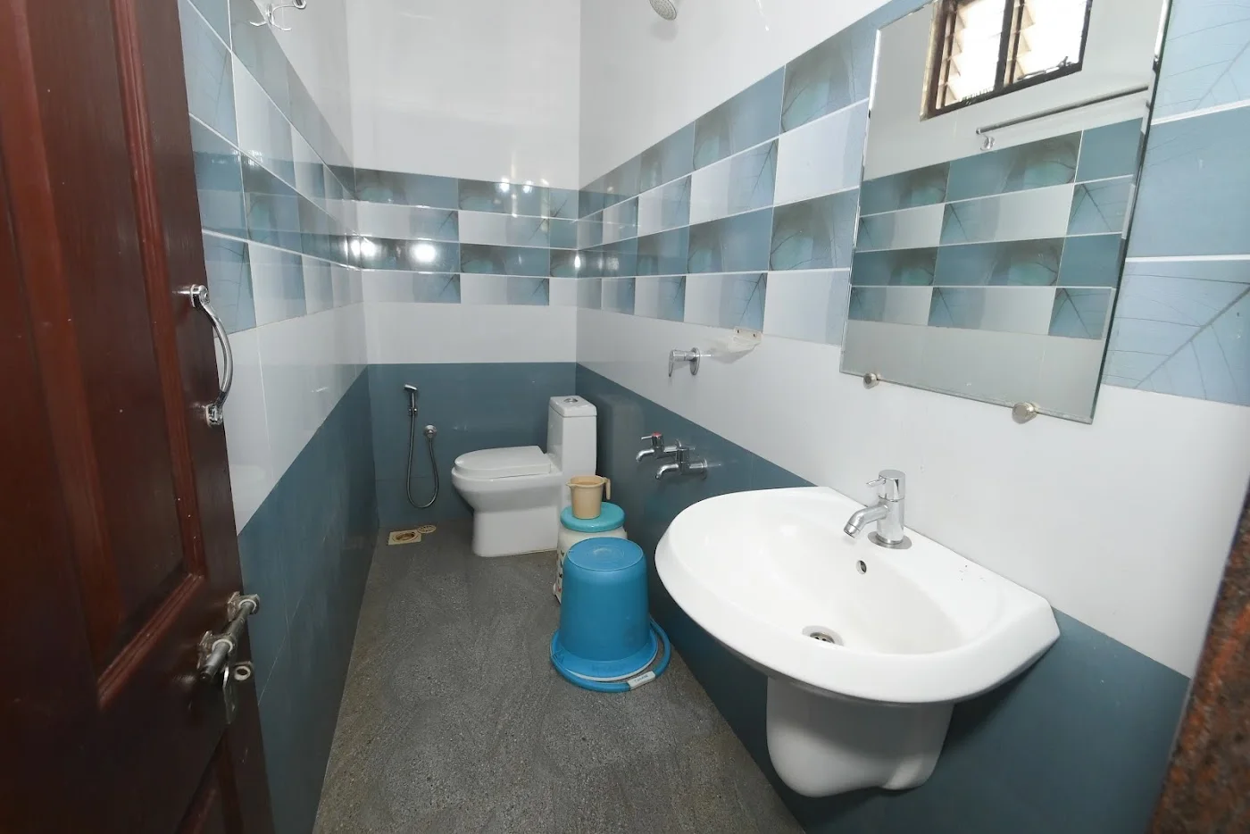 Budget Room (Garden/Street View) image