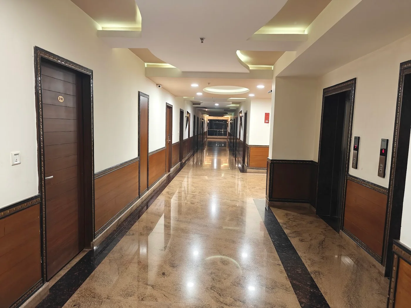 On-site Dining & Buffet image