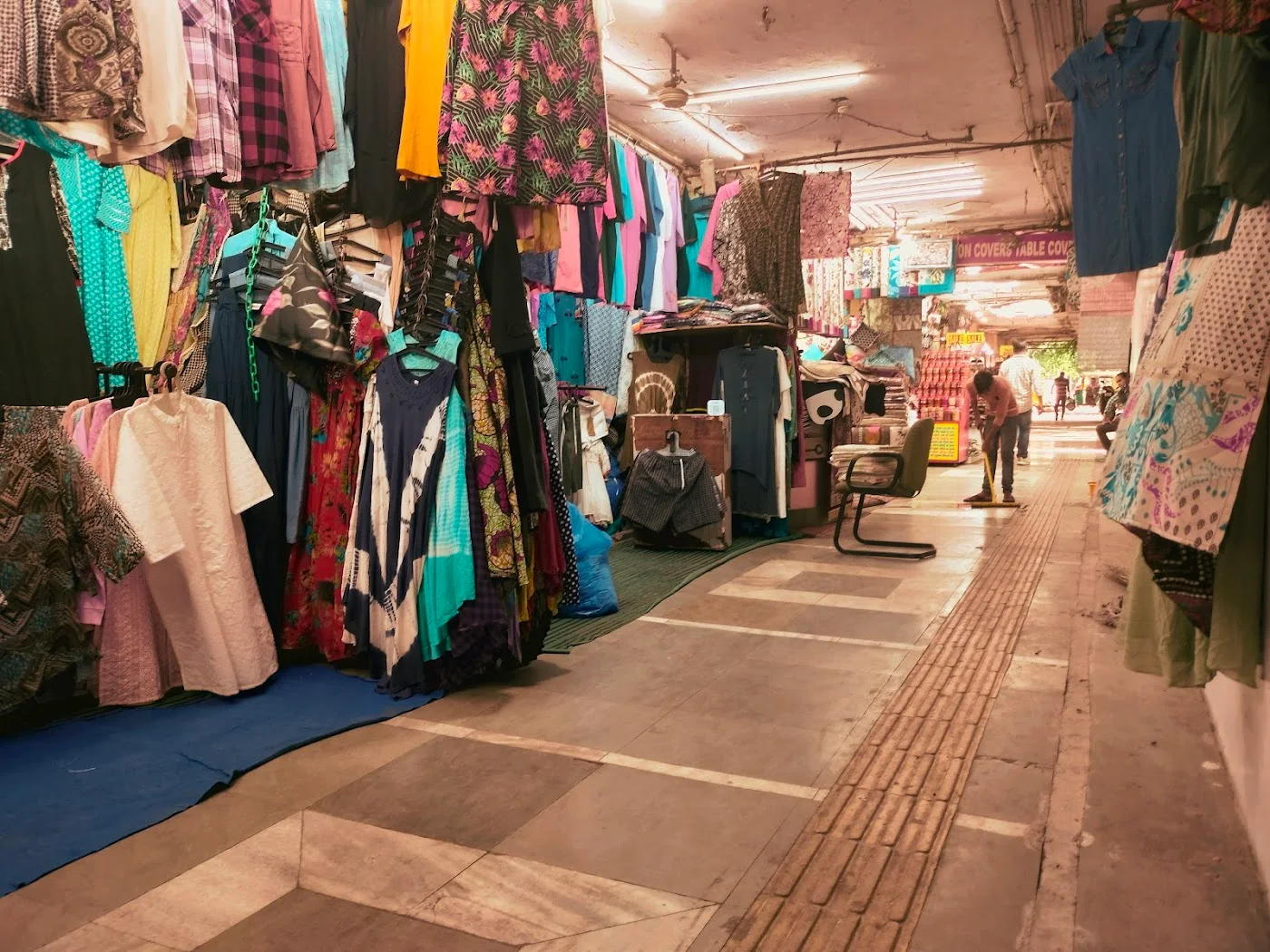 Street shopping stalls image