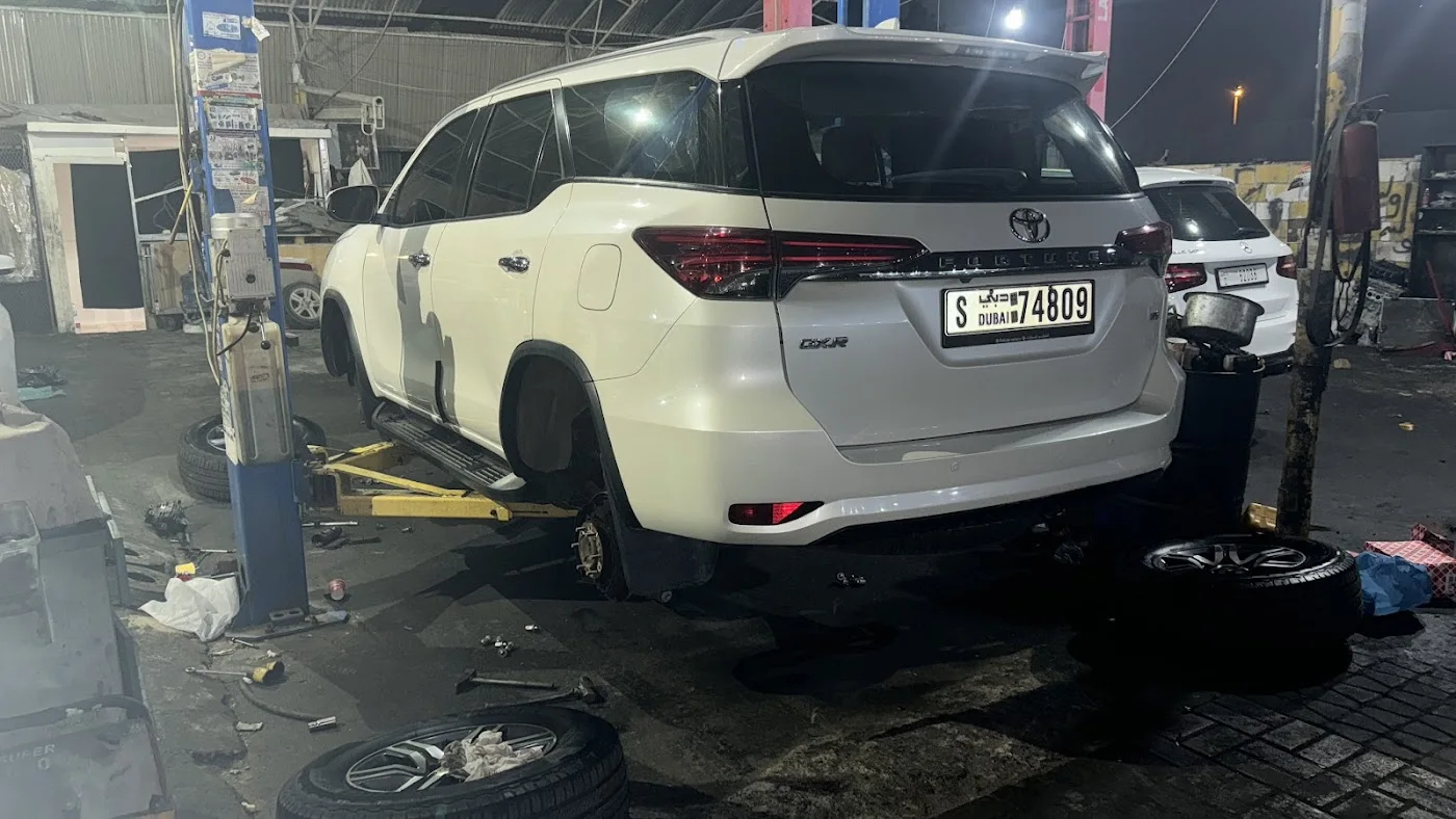 Electrical & battery service image