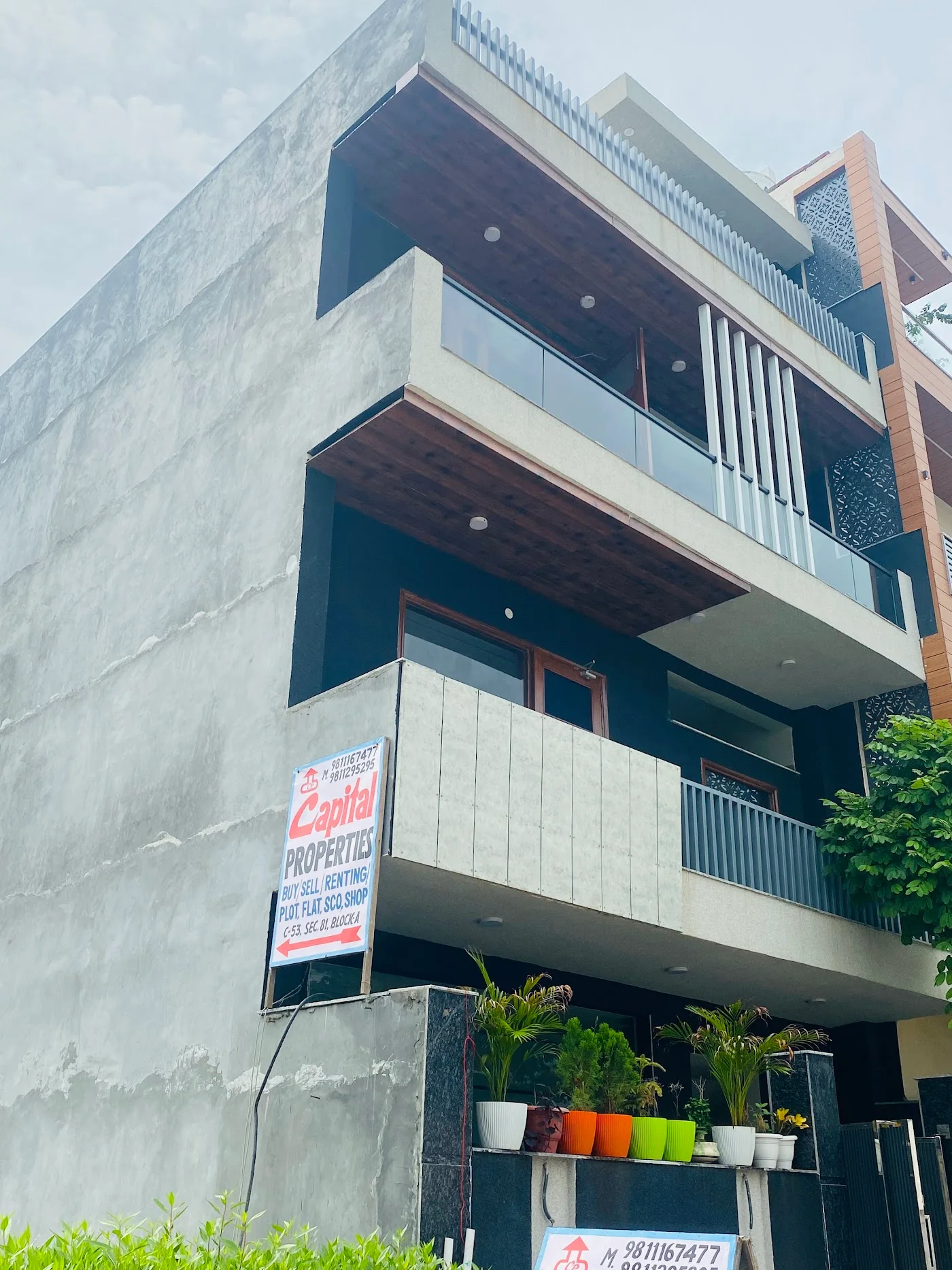 Commercial space leasing image