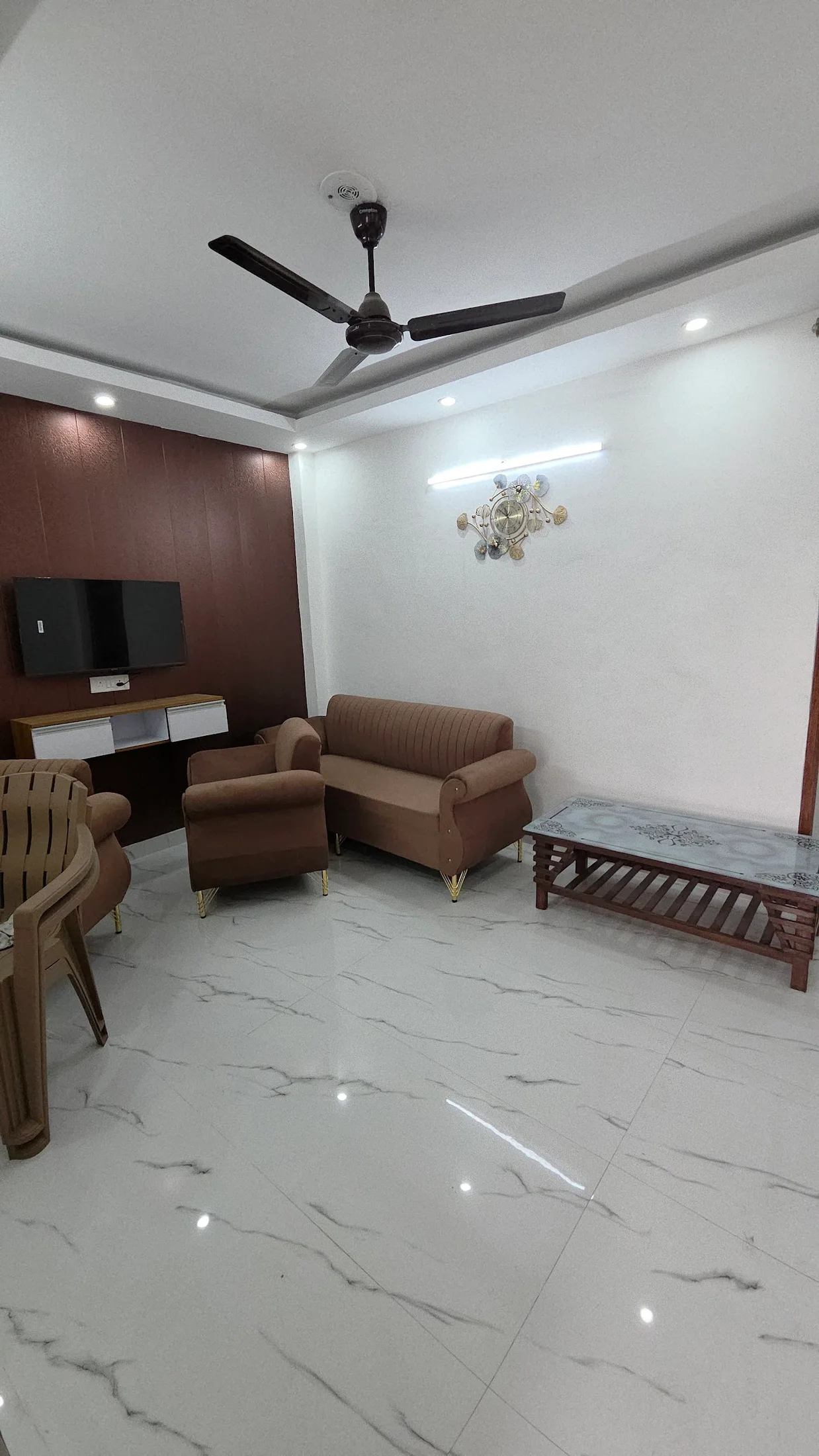 Tenant sourcing & lease management image