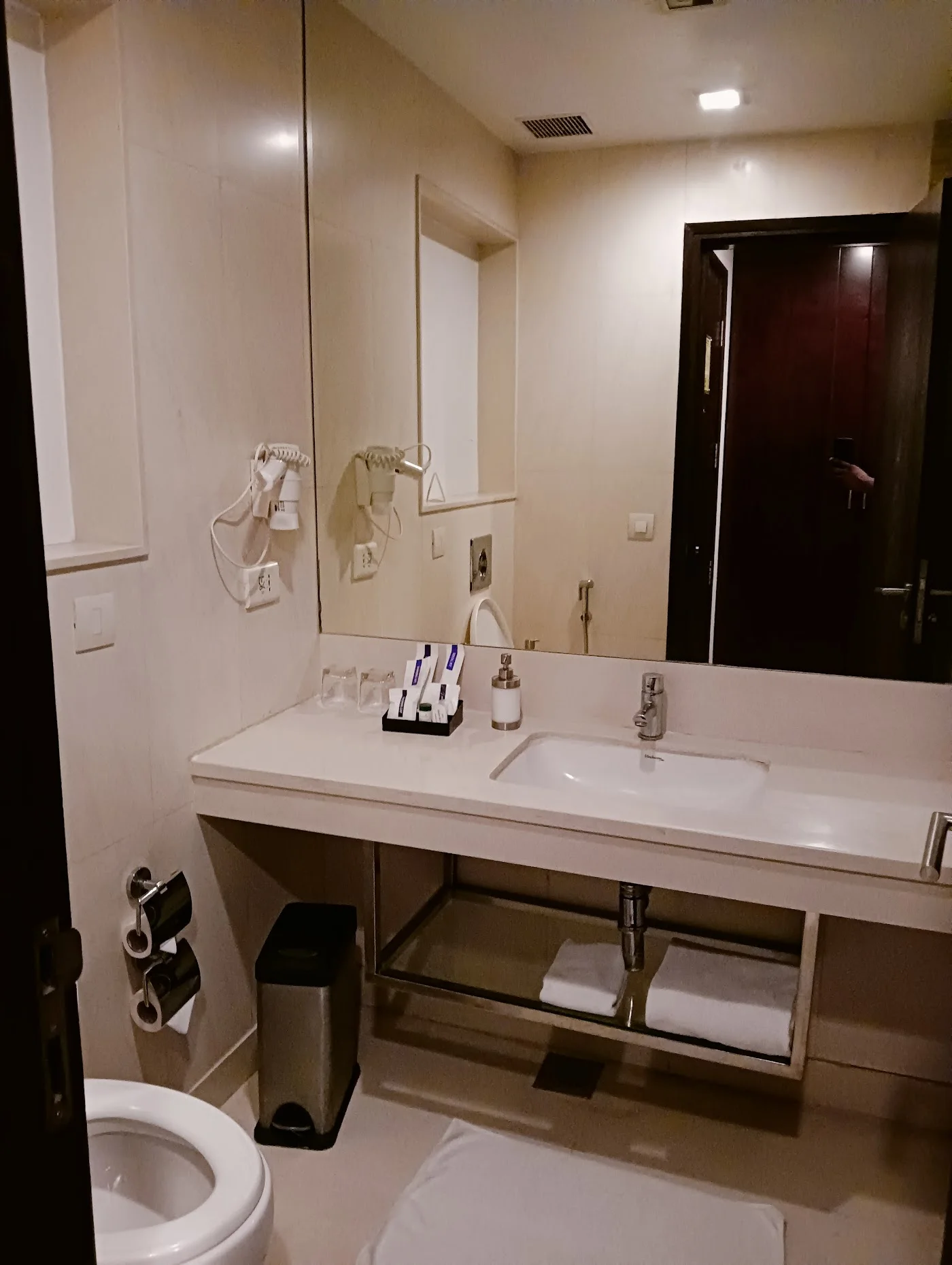 Guest Rooms & Suites image