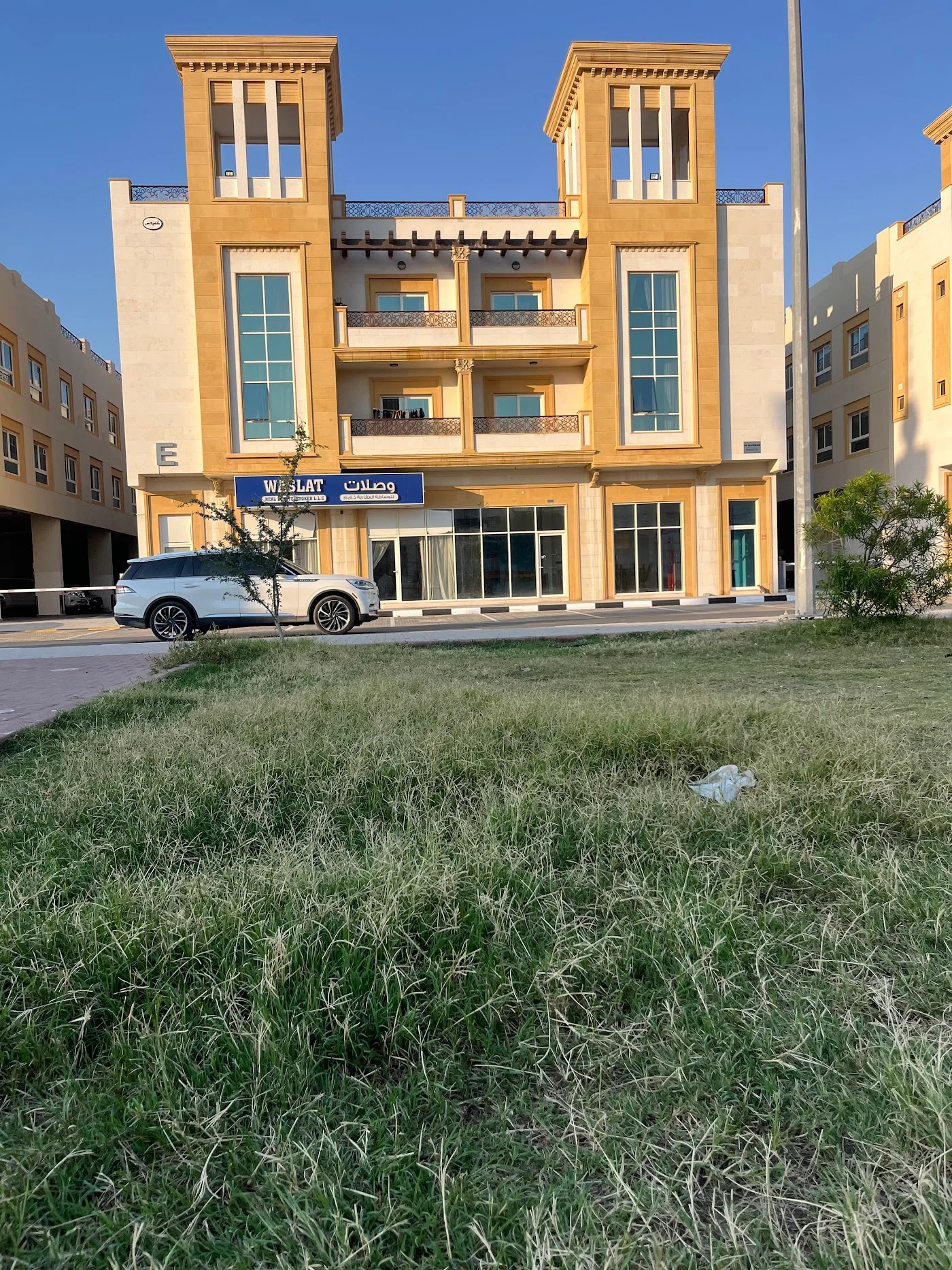 Commercial property brokerage image