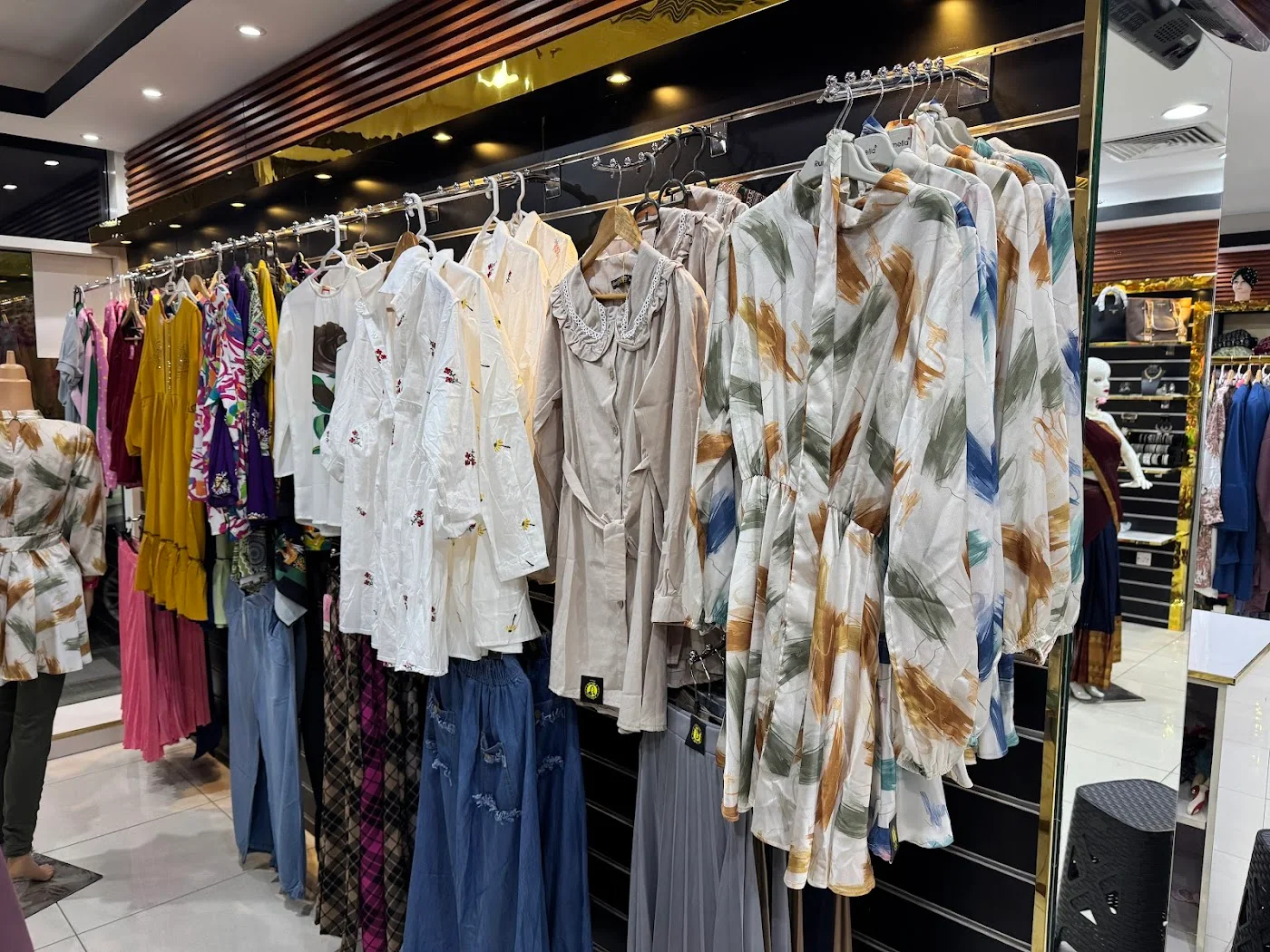 Accessories & Scarves image