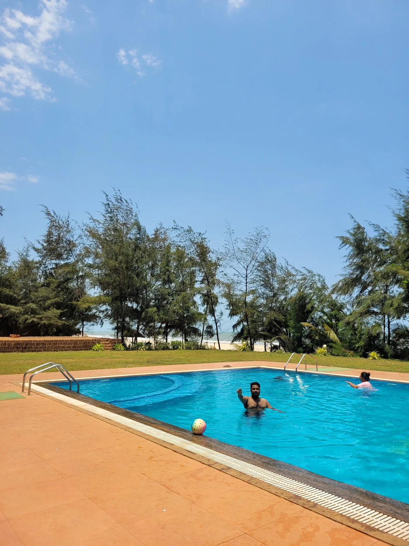 Swimming pool & kids’ pool image