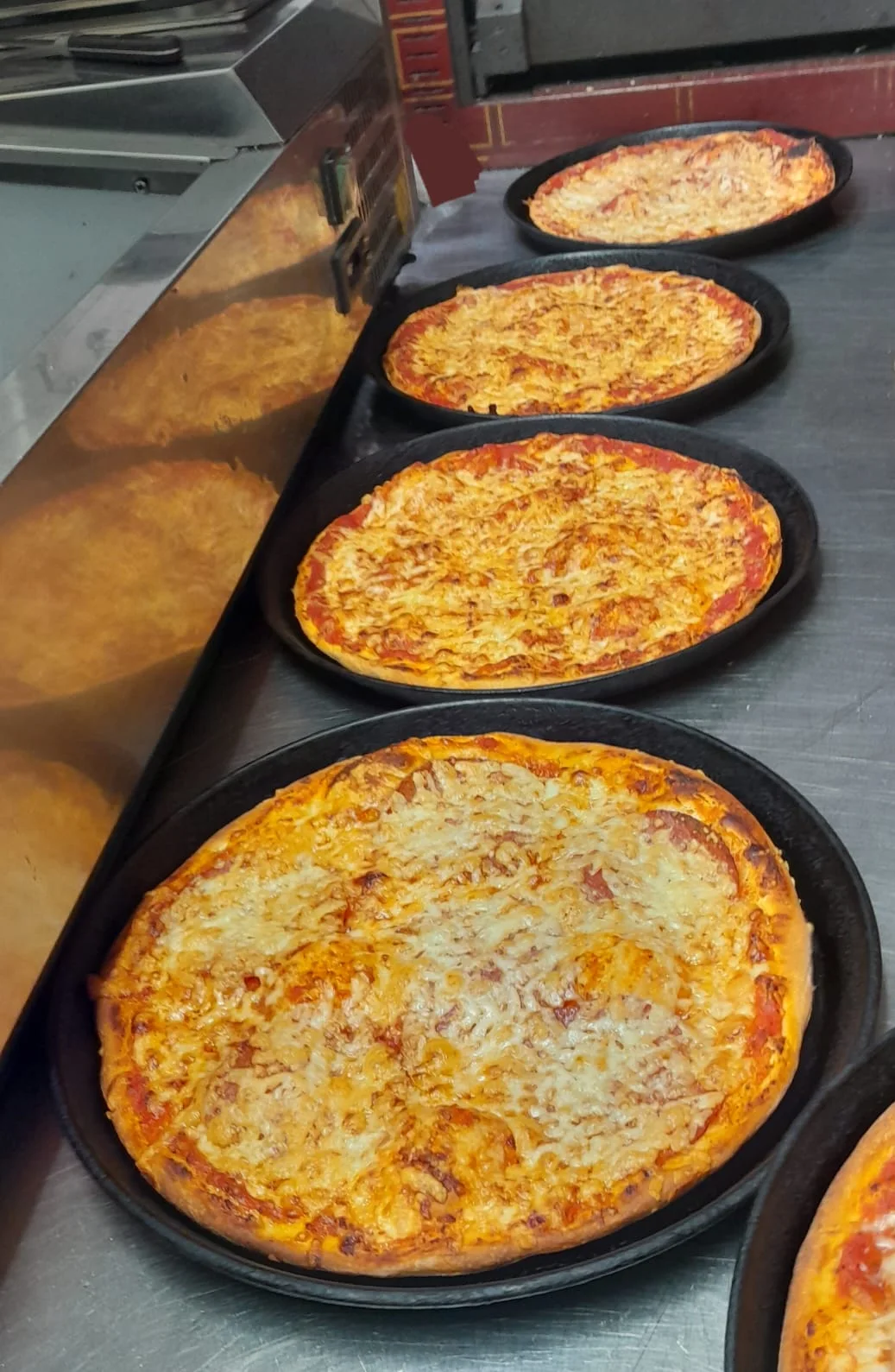Quattro Formaggi Pizza image