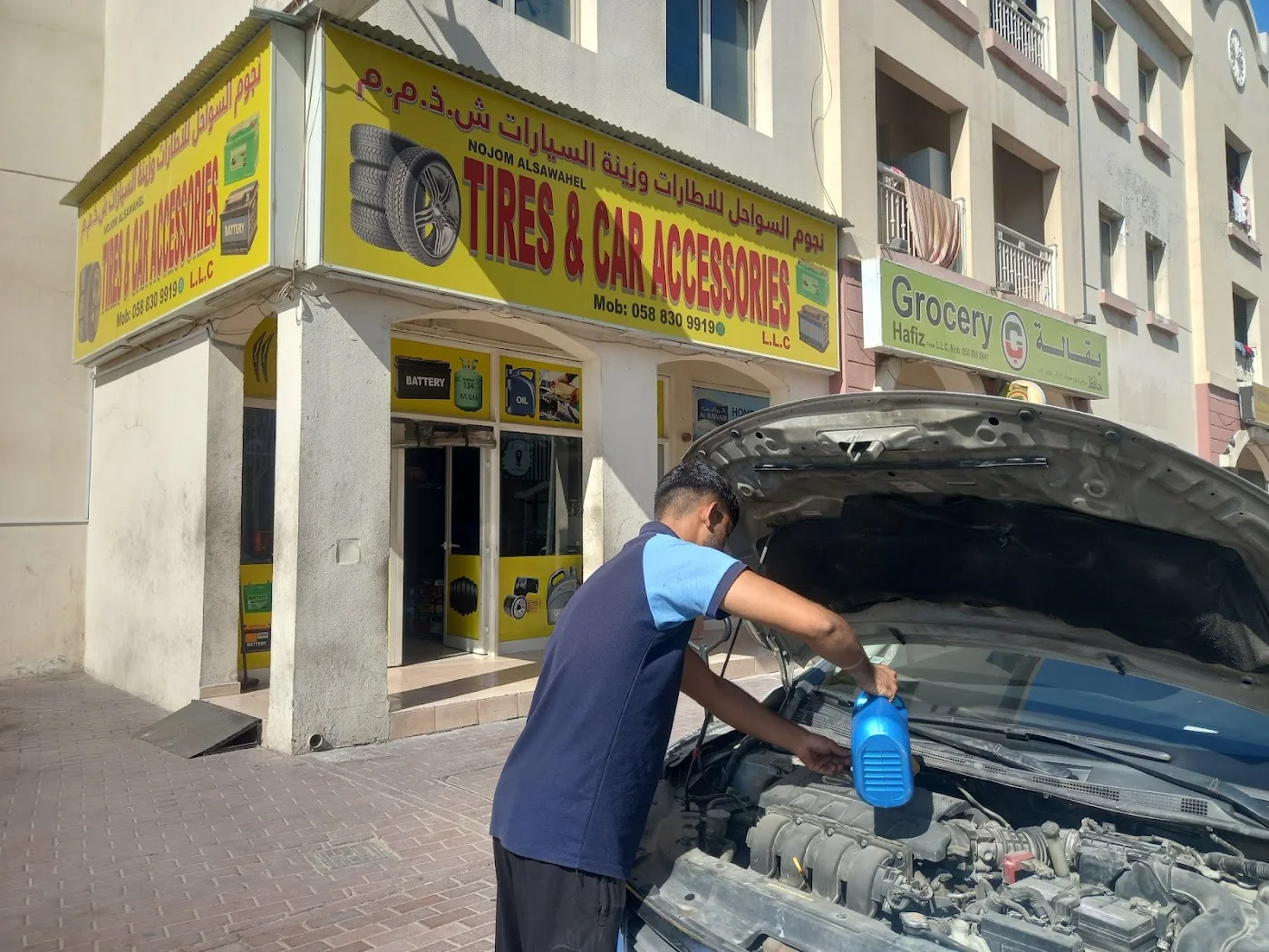 Window tinting & accessories fitting image