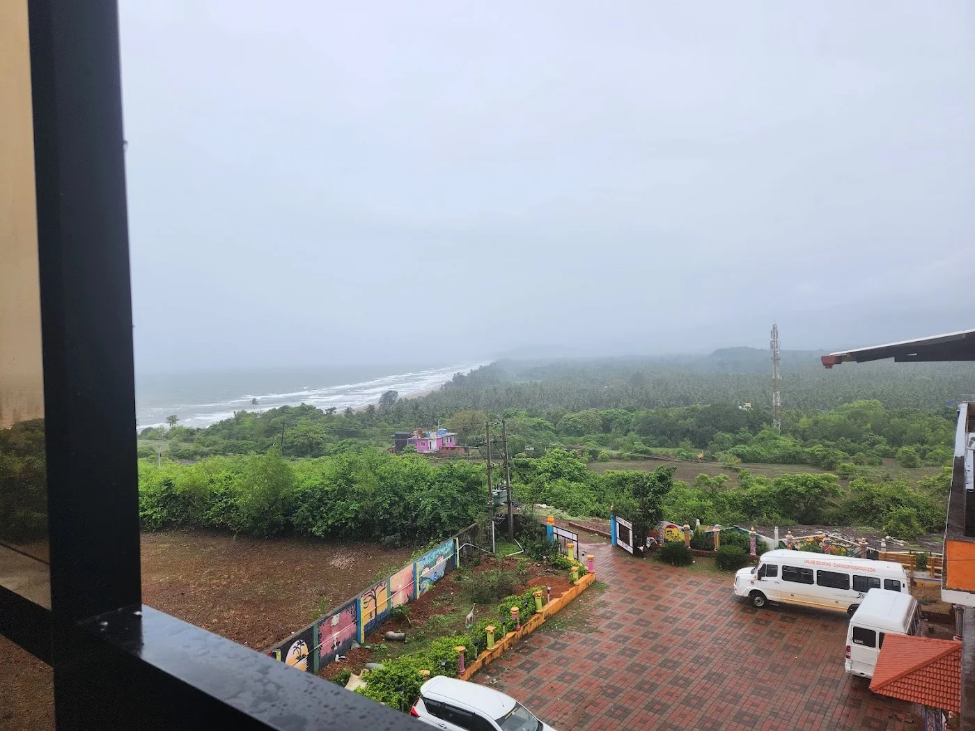 Deluxe Room (Mountain/Beach View) image
