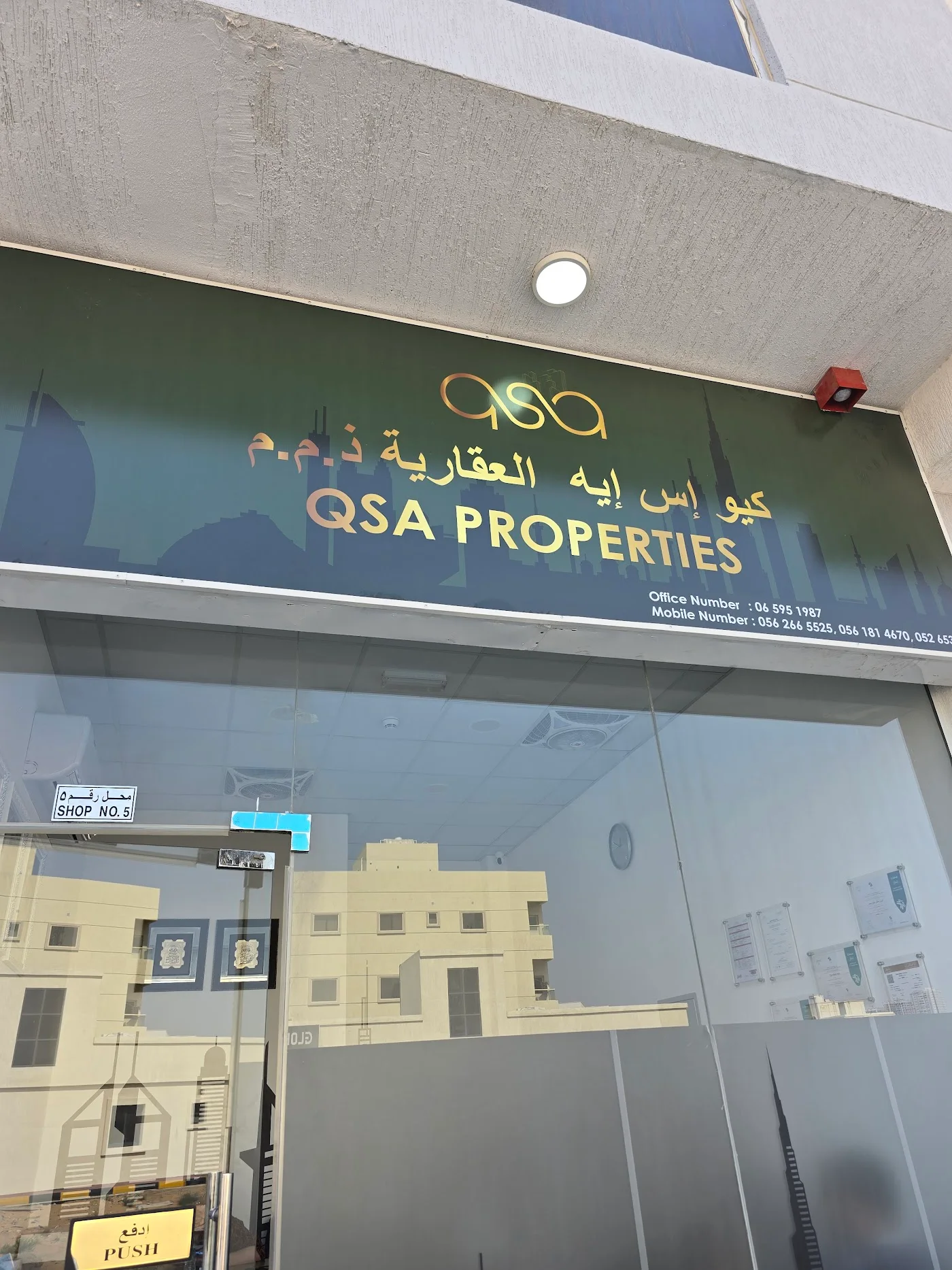 Commercial leasing image