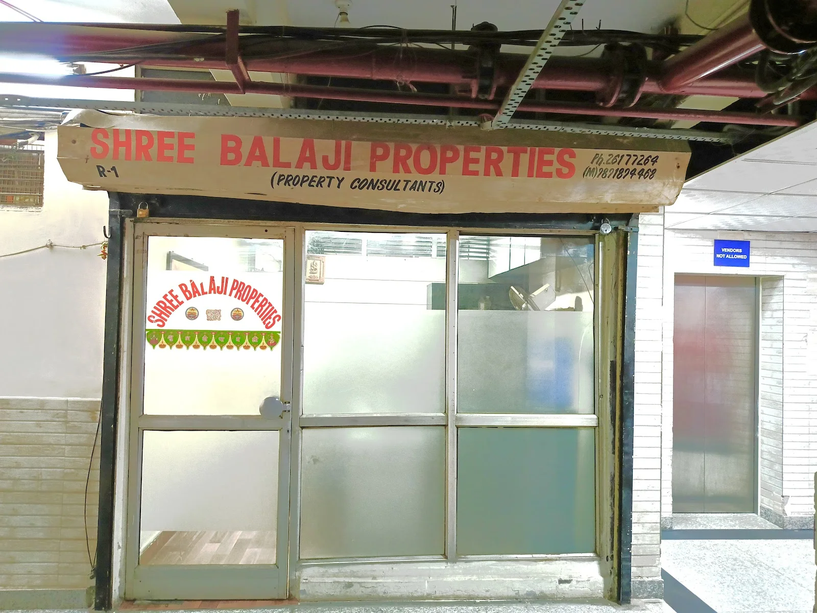 Commercial leasing image