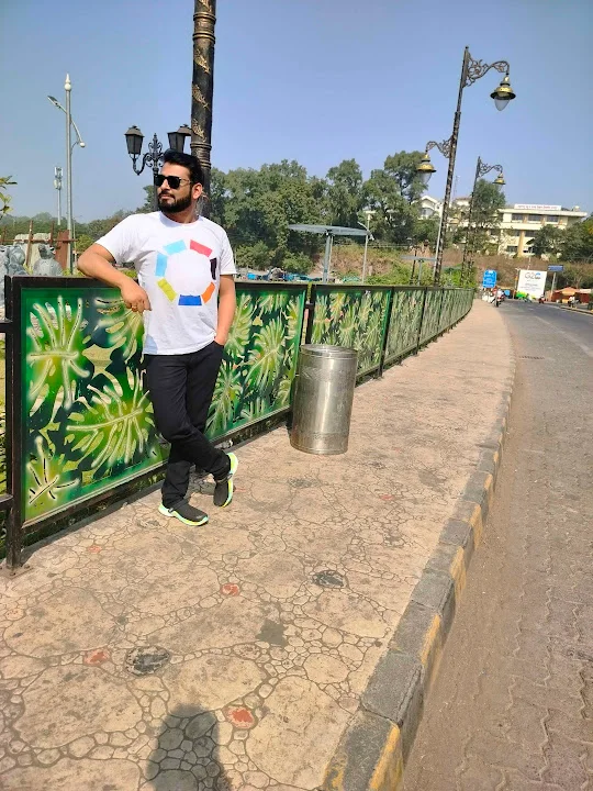 nikhil shukla image