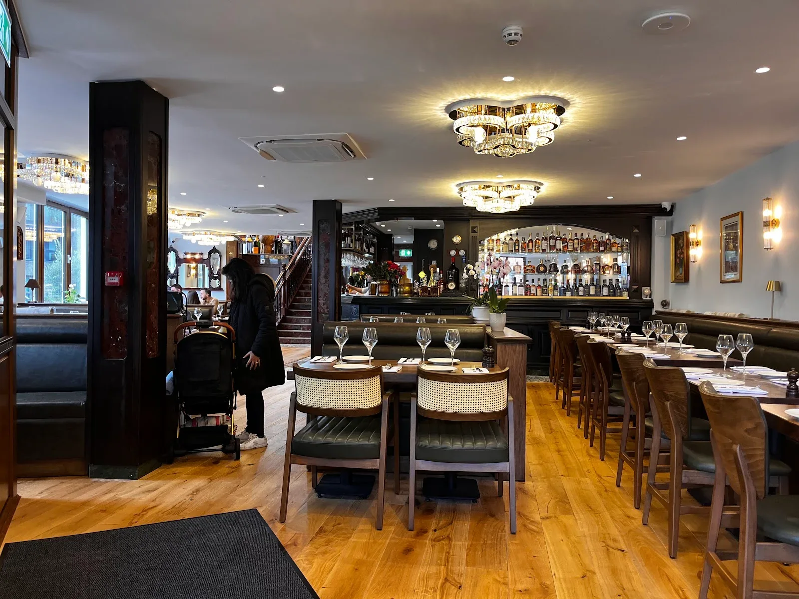 Dine-in Service image