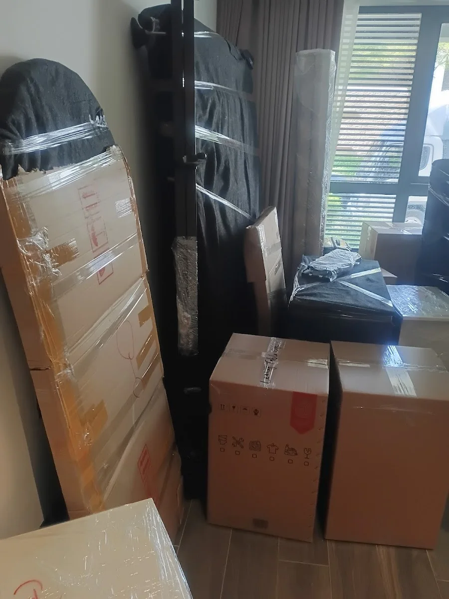 Home & Villa Moving image