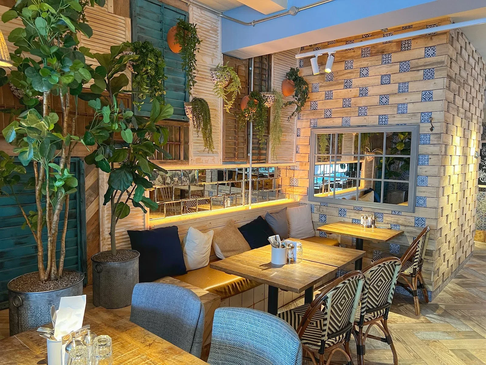 Dine-in Service image