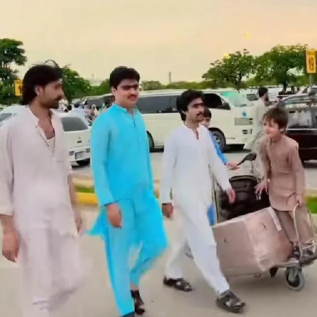 Nasir Khan image