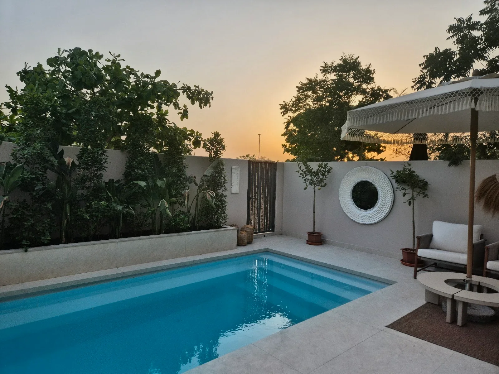 Commercial Pools image