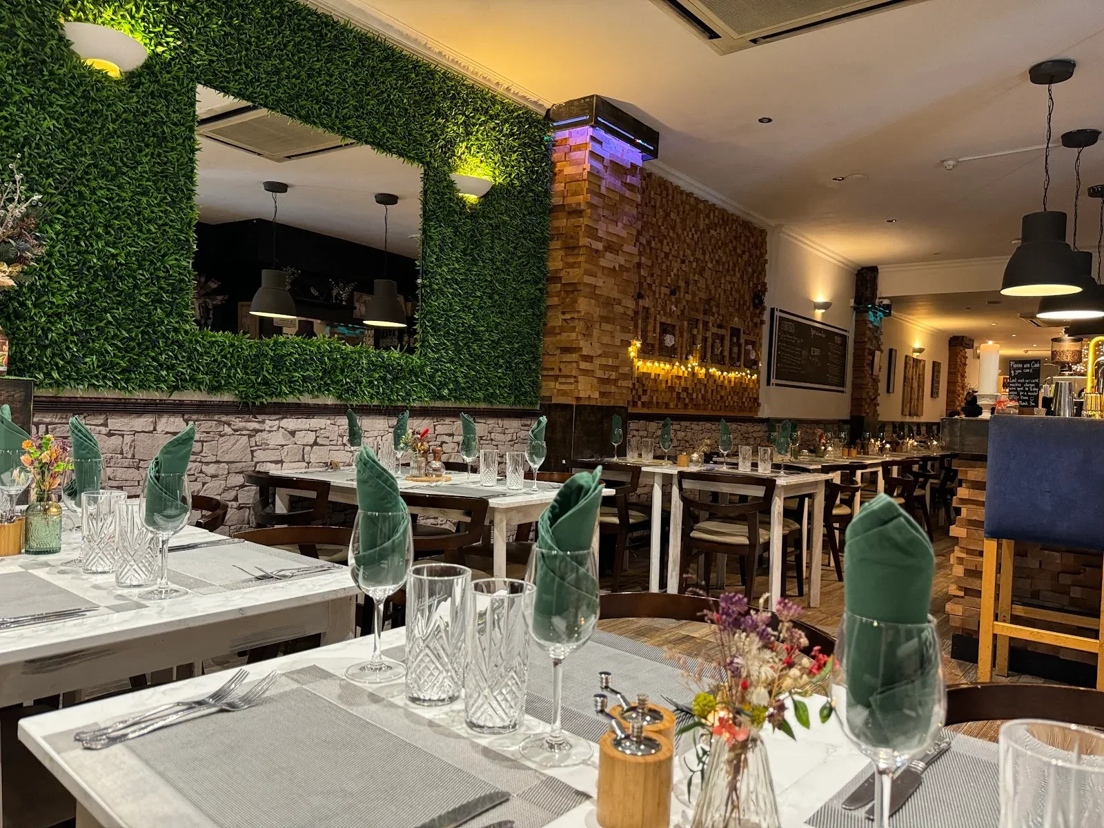 Dine-in image