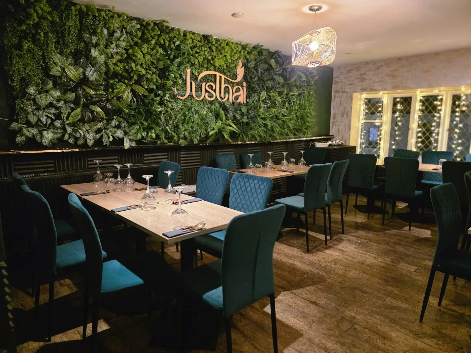 Dine-in service image