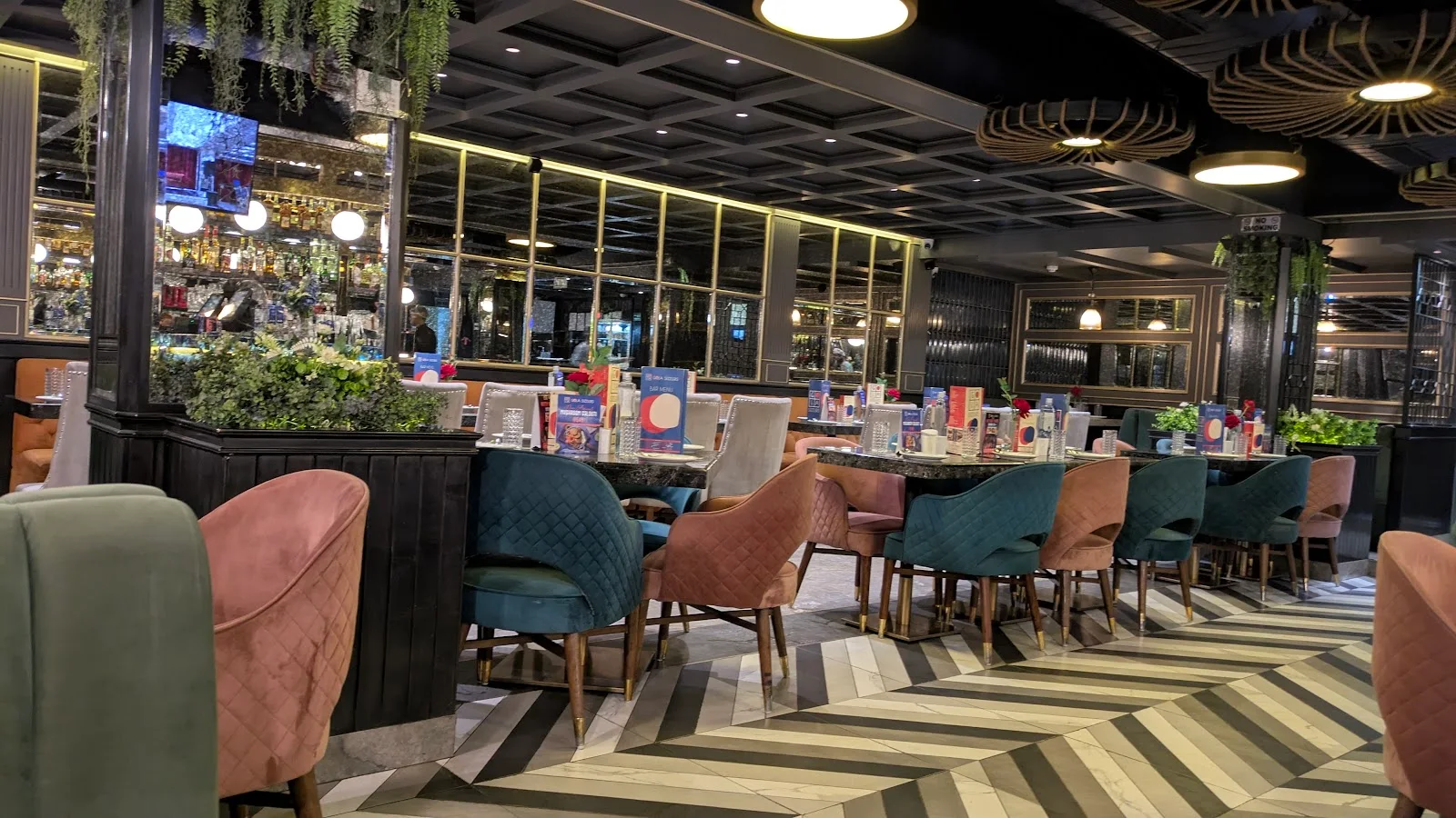 Dine-in Service image
