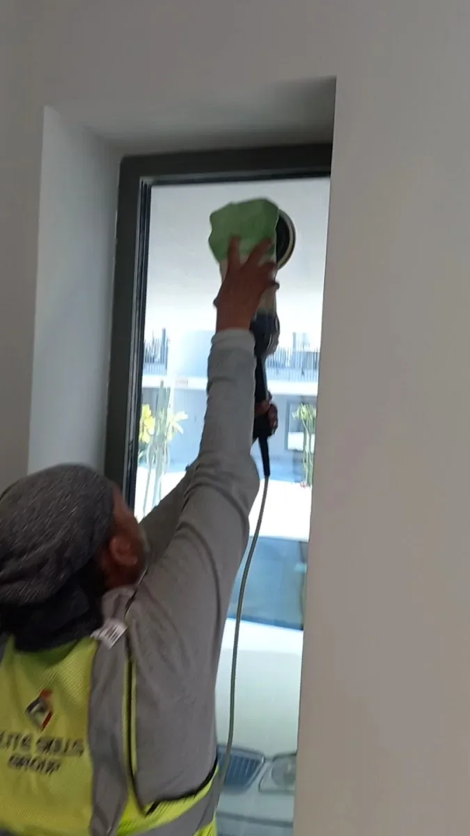 Painting & decorating image